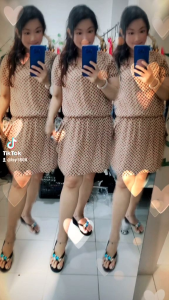 Desain Fashion Modern & Pakaian Wanita Elegan dengan Bahan Kualitas Tinggi