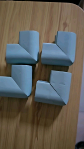 ยางกันกระแทกขอบโต๊ะ แบบเข้ามุม 1 กล่อง มี 4 ชิ้น สีฟ้าสีชมพู สินค้าพร้อมส่ง