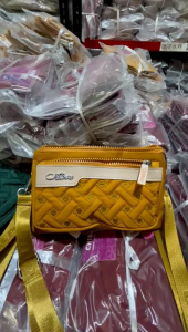 TAS SELEMPANG WANITA CHIBAO KODE 0516-22-30-AB
