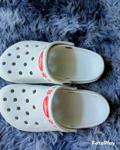 สวมรองเท้าแตะชายหญิง: รองเท้าแตะ สวมใส่ ลำลอง ชาย หญิง