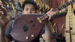 พิณโปร่งไฟฟ้าไม้ประดู่ 1คอลแทร็ค สะเป็คสูง หัวพญานาค