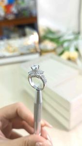 Nhẫn nữ cao cấp cách điệu không đen không gỉ gắn đá cx nhân tạo siêu sáng Kami