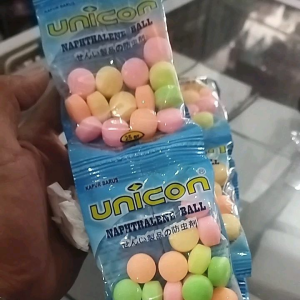 3bungkus kamper barus untuk mengusir kecoa di dalam lemari baju