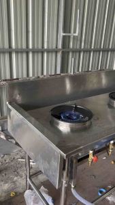 เตาแก๊สสแตนเลส304 รุ่น3หัว มีบัวกั้นน้ำ พร้อมก็อกน้ำ2หัว