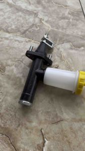 4 cái Tổng côn trên 212 can nhựa chế xe 3 gác hoặc lắp rin nhiều loại xe ô tô khác nhau