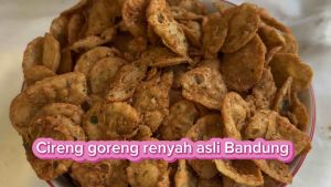 Cemilan Keripik Cireng goreng Pedas Khas Bandung Asli/ Keripik Cireng Pedas Daun Jeruk 500gram