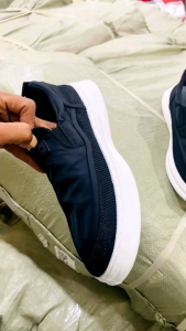 Sepatu slip on tanpa tali