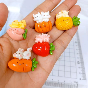 5 designs/set 亮油动物蔬菜水果树脂配件 奶油胶手机壳发夹咕卡钥匙扣车挂笔盒洞洞鞋 手工饰品材料 Piggy Fruit Vege Resin Charm Cream Glue Diy Accessories Art Resincraft Casing Keychain Hairclip 3D Sticker DC1150