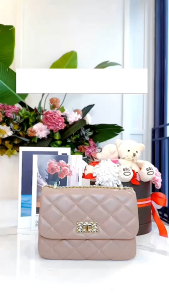 Tas Wanita JIMSHONEY CLARISE: Bahan Berkualitas & Desain Elegan