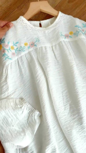 Pakaian Atasan Wanita Bahan Crinkle Rina Hitam Putih Oversize Jumbo Bigsize