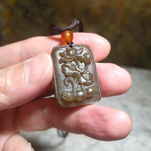 Rare Nephrite caramel Lotus Lotus Leaf Lotus Pod & Lotus Root Jade pendant (with certificate) [Natural Crystal] 罕见和田玉全糖莲花、莲叶、莲蓬、莲藕吊坠(带证书)