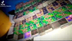 MAINAN GOSOKAN TENGKORAK TITIK 20 ISI 1000 KEPING MOTIF CAMPUR