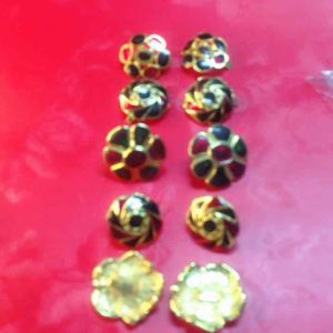 ตัวประดับรองเท้าดอกไม้ขายเป็นคู้เนื้อโลหะชุปสีทองลงยาแบบขาพับ