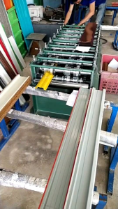 รั้วระแนง เมทัลชีท  สีเหลืองหน้า 10 CM และ13 CM  ( ยาว 50 - 100 CM )