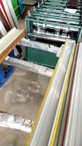 รั้วระแนง เมทัลชีท สีเขียวร็อคเก็ต หน้า 10 CM และ13 CM ( ยาว 100 - 150 CM )