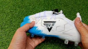 Sepatu bola anak orijinal gastruz free kaos kaki panjang/sepatu bola anak gastruz size 33-38