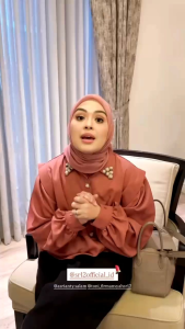 SR12 Cerry Lip Balm  Moist And Colour 4 grm