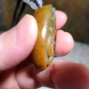 Gegegems Collection Hetian Pebble Nephrite yellow "Jade Skin" Ruyi Eagle Jade pendant (with certificate) 和田玉籽玉黄沁皮青白玉如意鹰吊坠(带证书)