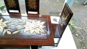 Meja Makan Kayu Jati Motif Bunga Emas K6