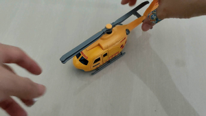 เครื่องบิน Rescue Helicopter A 207 ยาว 19 ซม. มีเสียงมีไฟ มีลาน ไม่มีกล่อง เครื่องบิน เหล็ก