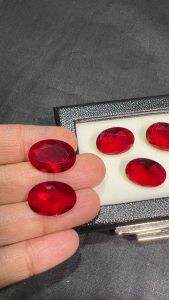 LAB MADE GLASS พลอย กระจก DIAMOND CUT รูปไข่ สีแดง GLASS RED RUBY COLOR ขนาด SIZE 13x18 mm ..(2 PCS เม็ด )
