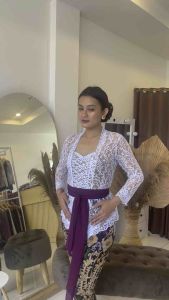 Kebaya Tile Akar Impor: Bahan Katun Berkualitas & Desain Elegan