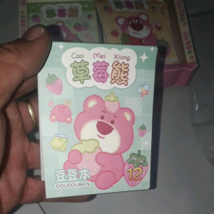 Một tập 12 tờ có 72 hình dán gấu dâu bằng giấy rất đẹp