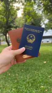 Túi đựng hộ chiếu màu Nâu miễn phí khắc tên dán charm có demo chất da đẹp ngăn đựng thẻ namecard... Giao nhanh