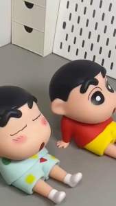 Holder Ponsel Shinchan: Boneka Lucu Anti Slip & Dudukan Ponsel Multifungsi