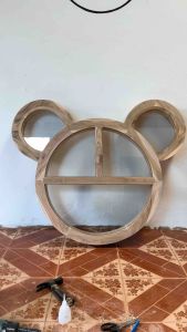 วงกบกลม3ช่องมีหูมิ๊กกี้เม้า พร้อมกระจก ทำจากไม้สักแท้Thithada wood ธิธาดา งานไม้ทำเอง 60-120ซม ขนาดของไม้หน้า 2 หนา 4 นิ้ว ขนาดกระจกหนา 5 มิล มีหลายสี เป็นงานดิบไม่ทำสี งานขัดละเอียดพร้อมทำสีและติดตั้งได้เลย