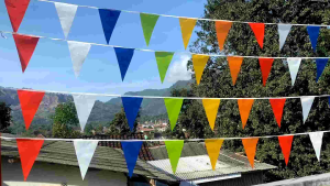 Bendera Segitiga Warna Warni 5 Meter Kain Hias Festival Rentang Pesta Karnaval Lomba Agustusan