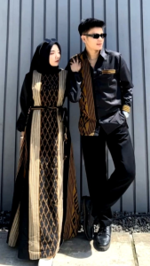 CENTRAL - SET COUPLE TENUN DRESS SESHA GOLD - BAJU TENUN BATIK SARIMBIT KONDANGAN - BAJU LEBARAN - GAMIS ABAYA COUPLE SUAMI - GAMIS JUMBO