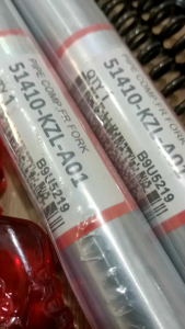 As Shock Depan Beat Fi KZL As Sok Depan Scoopy Fi Esp Vario Fi Spacy Fi Beat Fi Kasar Vario 110 Fi Esp Vario 125 CBS Techno Vario 125 150 LED Esp 1 Set Pershock Beat Fi OliShock Seal Sepasang Shockbreaker Halu Halu As Shock Depan Pershock Seal Oli