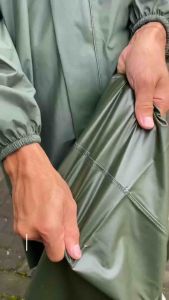 RAINCOAT JAS HUJAN TEBAL KUAT LENTUR SETELAN DEWASA PRIA WANITA BAHAN PVC KARET LENTUR ANTI ROBEK ANTI REMBES DAN BOCOR WATEPROOF BY ELOK / AKULA / AXIO MURAH