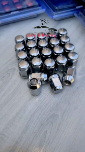 น้อตล้อโครเมี่ยม น็อตล้อเดิม น๊อตล้อรถยนต์ เกลียว 1.5 เบอร์ 19