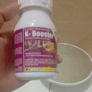 Nutrisi pembesar buah dan umbi K-BOOSTER komposisi : 24 D (diclorophenoxyacetic) : 77%