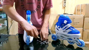 Sepatu Roda Anak Promo!!! Inlane Skate PVC lampu Roda Hidup + baut bajaj Dan Kunci L
