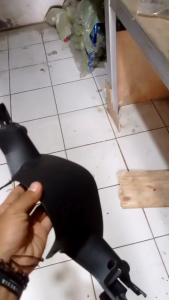 Batok Kepala Depan & Belakang Yamaha Mio Smile\\n\\n Suku Cadang Motor Yamaha\\n\\nYamaha Mio adalah salah satu sepeda motor yang populer di Indonesia dan di berbagai negara lainnya. Dengan desain yang modern dan stylish, Mio menjadi pilihan banyak orang untuk transportasi sehari-hari. Salah satu komponen penting pada sepeda motor ini adalah batok kepala depan dan belakang. Dalam artikel ini, kita akan membahas tentang suku cadang motor Yamaha, terutama batok kepala depan dan belakang Yamaha Mio Smile.\\n\\n Desain Batok Depan Motor\\n\\nDesain batok depan motor Yamaha Mio dirancang dengan sangat hati-hati agar sesuai dengan gaya dan fungsi sepeda motor. Batok depan motor Yamaha Mio memiliki desain yang menarik dan aerodinamis, sehingga memberikan penampilan yang menarik dan meningkatkan kenyamanan pengendara saat berkendara.\\n\\n Batok Depan Mio New\\n\\nBatok depan Mio New merupakan bagian dari suku cadang motor Yamaha yang dirancang khusus untuk model Mio New. Desain batok depan Mio New memperlihatkan perubahan signifikan dibandingkan dengan model sebelumnya, dengan penambahan fitur-fitur baru dan peningkatan performa.\\n\\n Aksesoris Motor Yamaha Mio\\n\\nSelain suku cadang, ada juga berbagai aksesoris motor Yamaha Mio yang bisa Anda tambahkan untuk meningkatkan penampilan dan kenyamanan saat berkendara. Beberapa contoh aksesoris yang populer antara lain handlebar cover, stiker, dan lampu LED.\\n\\n Cara Mengganti Batok Kepala Depan Mio Smile\\n\\nMengganti batok kepala depan Mio Smile adalah proses yang mudah jika Anda tahu caranya. Berikut ini adalah langkah-langkah yang perlu Anda lakukan.\\n\\n Persiapan Sebelum Mengganti Batok Kepala Depan\\n\\nSebelum mengganti batok kepala depan Mio Smile, pastikan Anda memiliki semua alat dan bahan yang diperlukan. Beberapa alat yang perlu Anda siapkan antara lain kunci pas, obeng, dan lem perekat.\\n\\n Langkah-langkah Mengganti Batok Kepala Depan Mio Smile\\n\\nBerikut ini adalah langkah-langkah yang perlu Anda lakukan untuk mengganti batok kepala depan Mio Smile:\\n\\n1. Angkat sepeda motor dan letakkan di atas standar sepeda motor.\\n2. Lepaskan kunci pas dari bagian bawah batok kepala depan.\\n3. Angkat batok kepala depan lama dan pasang batok kepala depan baru.\\n4. Pasang kembali kunci pas dan pastikan semua bagian sudah terpasang dengan baik.\\n\\n Tips Mengganti Batok Kepala Depan Mio Smile\\n\\nBerikut ini adalah beberapa tips yang bisa Anda lakukan saat mengganti batok kepala depan Mio Smile:\\n\\n- Pastikan Anda memiliki alat yang tepat sebelum memulai proses penggantian.\\n- Selalu gunakan kunci pas yang sesuai dengan ukuran batok kepala depan.\\n- Jika Anda tidak yakin dengan proses penggantian, mintalah bantuan dari mekanik profesional.\\n\\n Perawatan Batok Kepala Depan Mio Smile\\n\\nPerawatan batok kepala depan Mio Smile sangat penting untuk menjaga performa dan penampilan sepeda motor Anda. Berikut ini adalah beberapa tips perawatan yang bisa Anda lakukan.\\n\\n Cara Membersihkan Batok Kepala Depan Mio Smile\\n\\nUntuk membersihkan batok kepala depan Mio Smile, Anda bisa menggunakan air bersih dan sabun cuci piring. Pastikan Anda membersihkan semua bagian batok kepala depan dengan hati-hati agar tidak ada kotoran yang tertinggal.\\n\\n Cara Melindungi Batok Kepala Depan Mio Smile dari Kerusakan\\n\\nUntuk melindungi batok kepala depan Mio Smile dari kerusakan, Anda bisa menggunakan pelindung khusus atau lapisan pelindung lainnya. Pelindung ini akan melindungi batok kepala depan dari goresan dan kerusakan lainnya.\\n\\n Tips Perawatan Batok Kepala Depan Mio Smile\\n\\nBerikut ini adalah beberapa tips perawatan batok kepala depan Mio Smile yang bisa Anda lakukan:\\n\\n- Pastikan Anda membersihkan batok kepala depan secara rutin.\\n- Hindari mengendarai sepeda motor di jalanan yang berlubang atau bergelombang.\\n- Jika Anda menemukan kerusakan pada batok kepala depan, segera ganti dengan yang baru.\\n\\nDengan melakukan perawatan yang tepat, Anda bisa menjaga performa dan penampilan sepeda motor Yamaha Mio Anda tetap prima. Selamat mencoba!\"