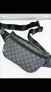 กระเป๋าคาดอก Threebox รุ่นตารางหมากรุก