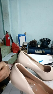 1 MỘT quai giày vòng qua cổ chân chống rộng chống tuột gót có miếng dán cố định