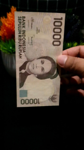 Uang Kuno Lama Koleksi 10000 Rupiah Tjut Njak Dien 1998