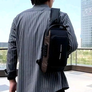 BISA COD Tas Selempang Pria Anti Maling Shoulder Bag USB Port Anti Air