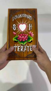 Kotak Mori Psht Kayu Jati Motif Natural Ukir Warna Logo Terate Terbaru (FREE UKIR NAMA) / Tempat Penyimpanan Sabuk Mori Psht Terate 1922 / Tempat Mori Psht / Kotak Tempat Penyimpanan Mori Sh Psht / Kotak Mori Psht Aesthetic / Kotak Mori Psht Anti Rayap