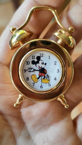 นาฬิกา มือสอง Disney Mickey Mouse แบบตั้งโต๊ะ อันเล็กน่ารักมาก ระบบควอตซ์ สภาพสวย น่าสะสมมากๆนานๆจะเจอที