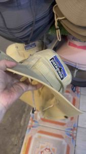 หมวกเดินป่า เป็นอุปกรณ์สำคัญสำหรับผู้ที่ ชื่นชอบการเดินป่าหรือการท่องเที่ยวในธรรมชาติ