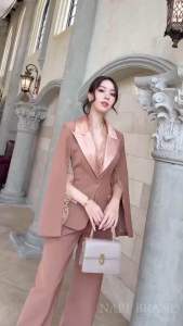 ชุดสูทใส่ทำงานผู้หญิงสีสวยมองสบายตาแต่งระบายผ้าลูกไม้ให้ความเก๋แฟชั่นมากๆ