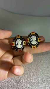 Vintage euro queen head emboss earclip 3x2.5CM