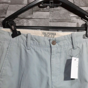 CELANA PENDEK COWOK SIZE 33-34 (KODE O 70)