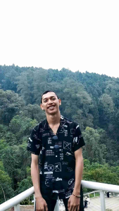 Kemeja Hawaian Motif Kekinian: Kemeja Modern untuk Pria & Wanita