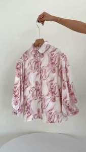 Blouse Lengan Puffy Motif Marble: Tampilan Modis & Nyaman